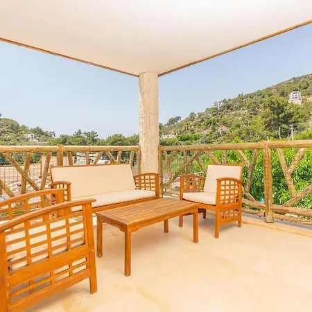 Doga Manzarali Kiralik Villa