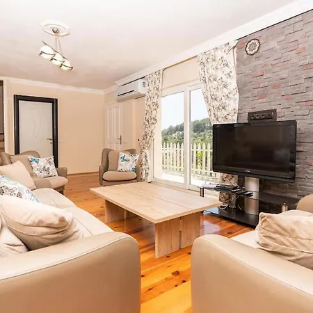 Doga Manzarali Kiralik Villa Bezirgan